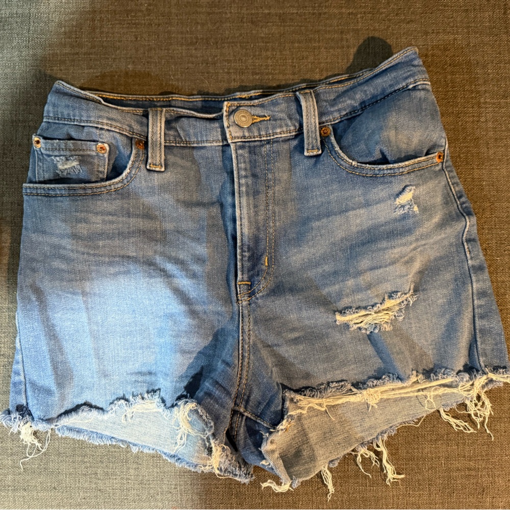 Levi’s 501 ripped shorts